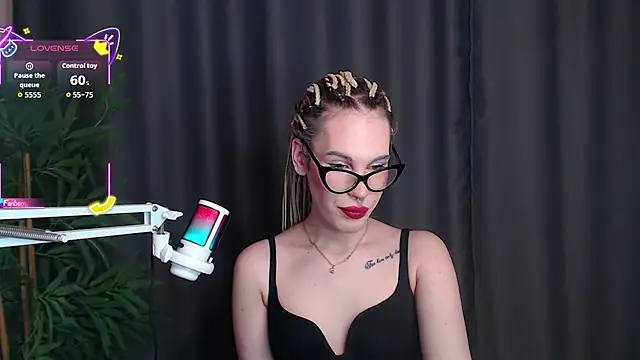 Snapshot of Cassie_Bae chatting on 12/21/25, 08:49 Cassie Bae online show from 12/21/25, 08:49