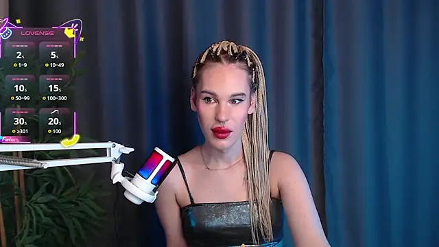 Snapshot of Cassie_Bae chatting on 12/20/25, 07:44 Cassie Bae online show from 12/20/25, 07:44