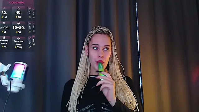 Snapshot of Cassie_Bae chatting on 03/22/25, 06:22 Cassie Bae online show from 03/22/25, 06:22