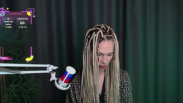 Snapshot of Cassie_Bae chatting on 12/16/25, 04:17 Cassie Bae online show from 12/16/25, 04:17