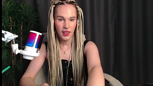 Snapshot of Cassie_Bae chatting on 11/26/25, 06:52 Cassie Bae online show from 11/26/25, 06:52