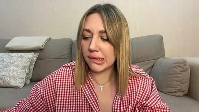 Snapshot of VickyLove047 chatting on 11/05/25, 08:34 VickyLove047 online show from 11/05/25, 08:34