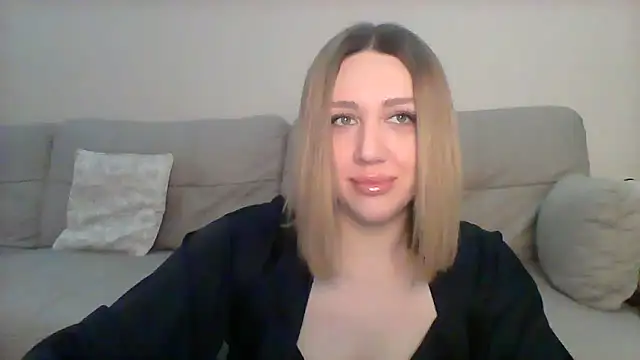 Snapshot of VickyLove047 chatting on 03/03/25, 04:43 VickyLove047 online show from 03/03/25, 04:43