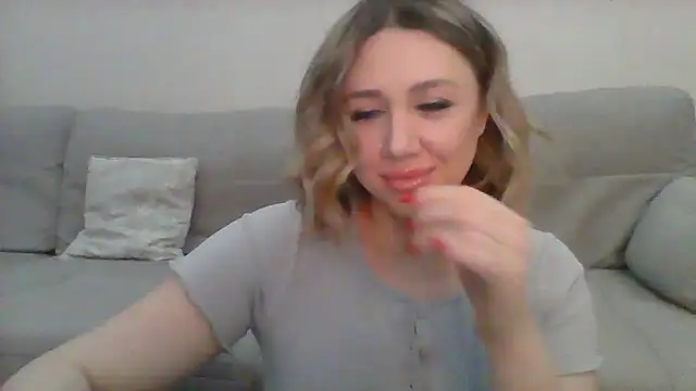 Snapshot of VickyLove047 chatting on 03/18/25, 03:45 VickyLove047 online show from 03/18/25, 03:45