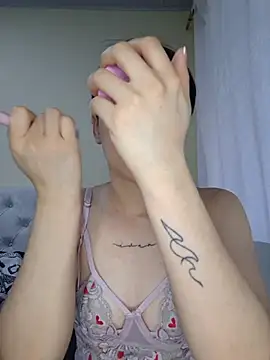 franchezkavegaaa online show from 10/15/25, 12:02