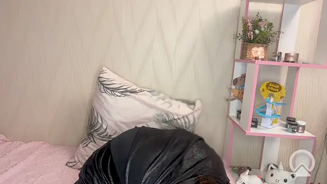 pink pikachu  online show from 03/13/26, 04:56