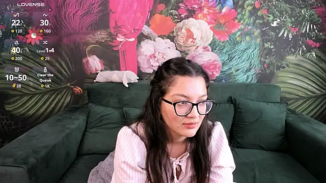 Snapshot of ZarifaBev chatting on 10/10/25, 03:35 ZarifaBev online show from 10/10/25, 03:35