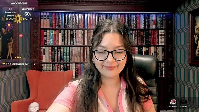 Snapshot of ZarifaBev chatting on 10/10/25, 02:56 ZarifaBev online show from 10/10/25, 02:56