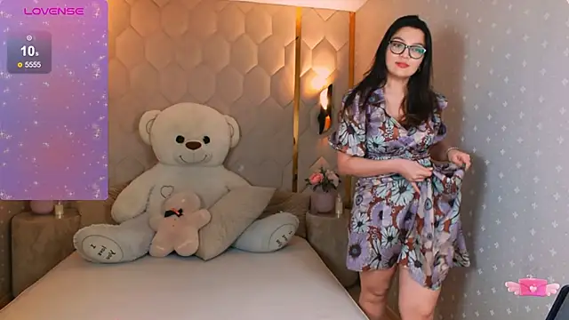 Snapshot of ZarifaBev chatting on 02/06/25, 06:24 ZarifaBev online show from 02/06/25, 06:24