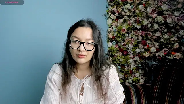 Snapshot of ZarifaBev chatting on 09/24/25, 01:17 ZarifaBev online show from 09/24/25, 01:17