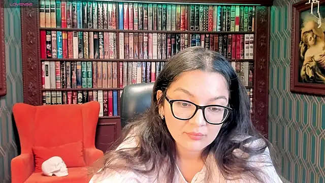 Snapshot of ZarifaBev chatting on 09/10/25, 10:09 ZarifaBev online show from 09/10/25, 10:09