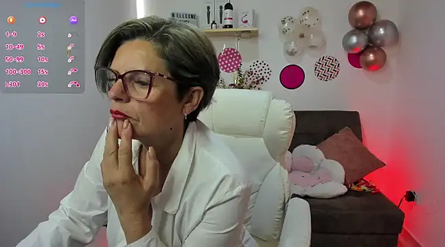 Adeellee  online show from 01/17/25, 12:42