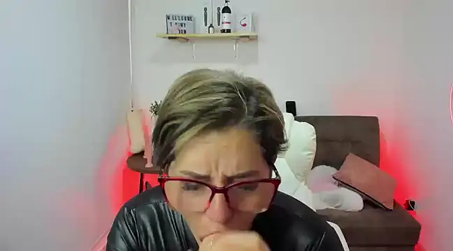 Adeellee  online show from 01/21/25, 12:18