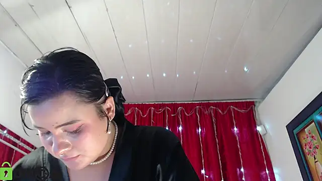 Snapshot of CassandraBaby_ chatting on 03/08/25, 12:11 CassandraBaby online show from 03/08/25, 12:11