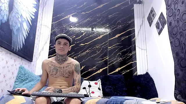 Snapshot of exotic_hot_couple chatting on 06/25/26, 08:58 exotic hot couple online show from 06/25/26, 08:58