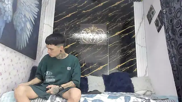 Snapshot of exotic_hot_couple chatting on 07/16/26, 07:55 exotic hot couple online show from 07/16/26, 07:55