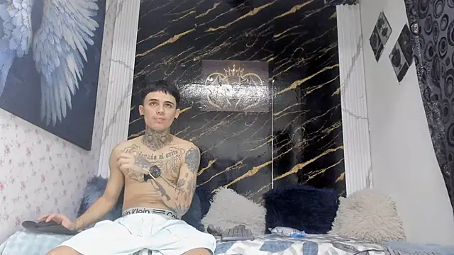 Snapshot of exotic_hot_couple chatting on 07/17/26, 08:17 exotic hot couple online show from 07/17/26, 08:17