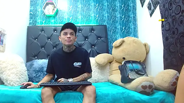 Snapshot of exotic_hot_couple chatting on 03/16/25, 12:12 exotic hot couple online show from 03/16/25, 12:12