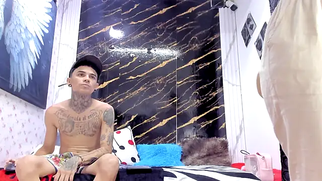 Snapshot of exotic_hot_couple chatting on 06/02/26, 09:15 exotic hot couple online show from 06/02/26, 09:15