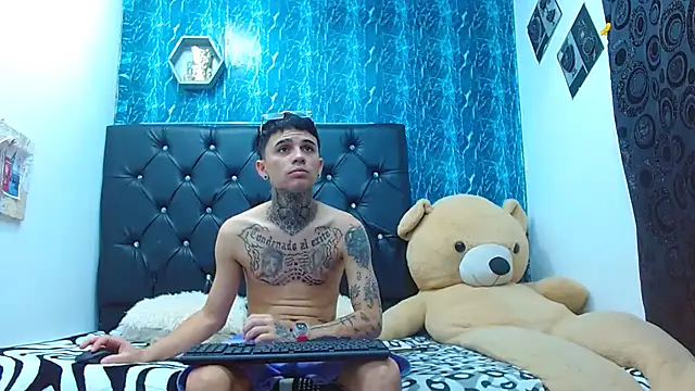 Snapshot of exotic_hot_couple chatting on 03/03/25, 12:12 exotic hot couple online show from 03/03/25, 12:12