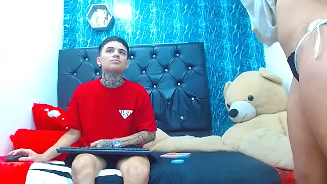 Snapshot of exotic_hot_couple chatting on 01/31/25, 01:22 exotic hot couple online show from 01/31/25, 01:22