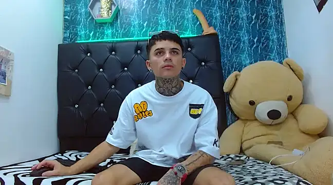 Snapshot of exotic_hot_couple chatting on 02/25/25, 09:58 exotic hot couple online show from 02/25/25, 09:58