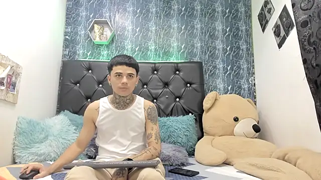 exotic hot couple online show from 11/25/25, 10:32