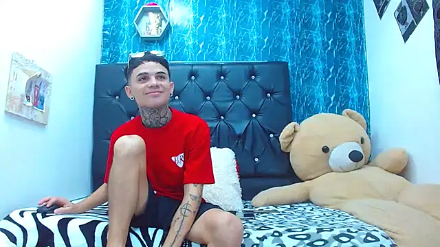 Snapshot of exotic_hot_couple chatting on 03/09/25, 02:50 exotic hot couple online show from 03/09/25, 02:50