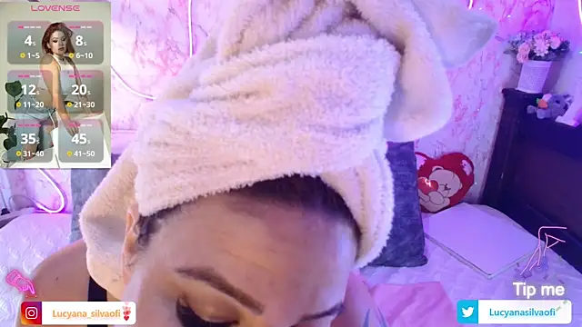 Snapshot of LucyanaSilva chatting on 10/15/25, 02:03 LucyanaSilva online show from 10/15/25, 02:03
