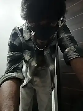 Snapshot of johnsinsexy chatting on 12/17/24, 03:06 johnsinsexy online show from 12/17/24, 03:06