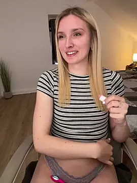 Snapshot of AnnyBelleX chatting on 04/05/26, 02:35 AnnyBelleX online show from 04/05/26, 02:35