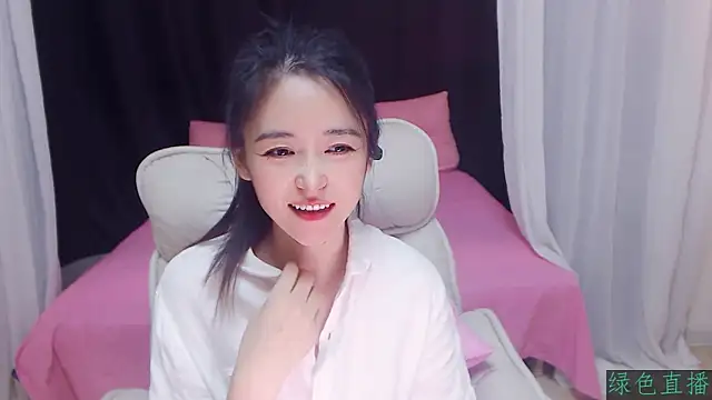 Snapshot of CN-Babycat chatting on 11/16/25, 03:33 CN-Babycat online show from 11/16/25, 03:33