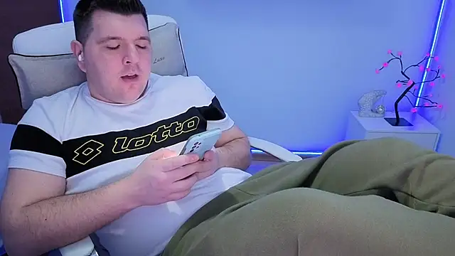 Snapshot of JasonJacks chatting on 12/20/25, 03:42 JasonJacks online show from 12/20/25, 03:42