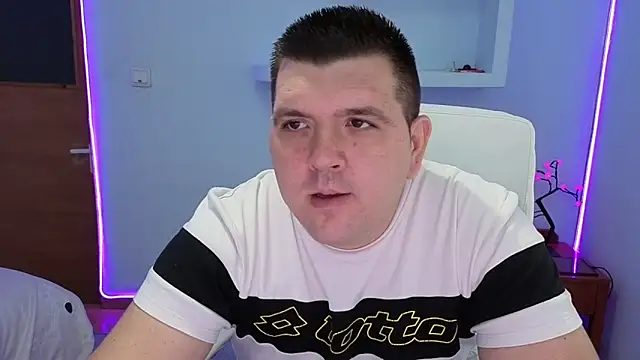 Snapshot of JasonJacks chatting on 09/19/25, 06:39 JasonJacks online show from 09/19/25, 06:39