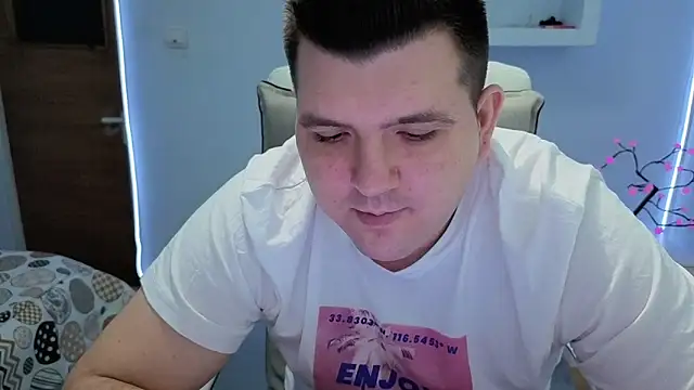 Snapshot of JasonJacks chatting on 12/23/25, 05:40 JasonJacks online show from 12/23/25, 05:40