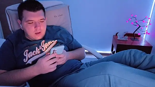 Snapshot of JasonJacks chatting on 10/25/25, 04:33 JasonJacks online show from 10/25/25, 04:33