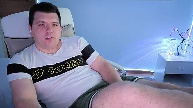 Snapshot of JasonJacks chatting on 07/13/26, 04:23 JasonJacks online show from 07/13/26, 04:23