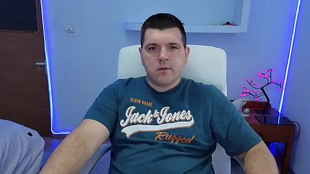 Snapshot of JasonJacks chatting on 09/20/25, 05:01 JasonJacks online show from 09/20/25, 05:01