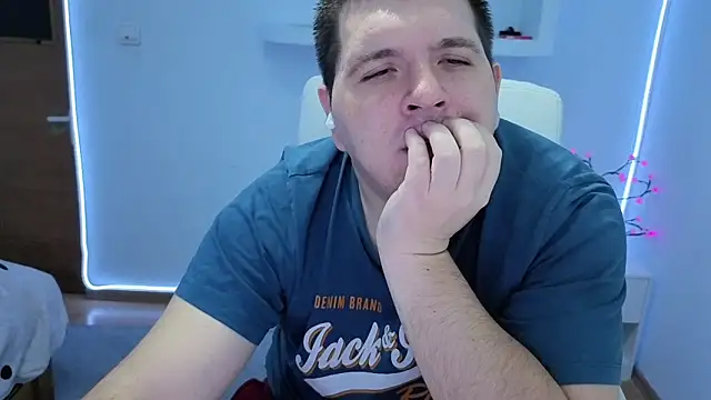 Snapshot of JasonJacks chatting on 11/06/25, 03:32 JasonJacks online show from 11/06/25, 03:32