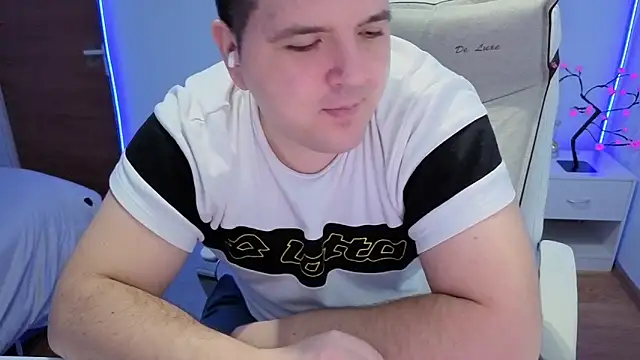 Snapshot of JasonJacks chatting on 12/05/25, 04:00 JasonJacks online show from 12/05/25, 04:00