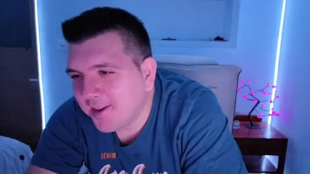 Snapshot of JasonJacks chatting on 10/21/25, 03:06 JasonJacks online show from 10/21/25, 03:06