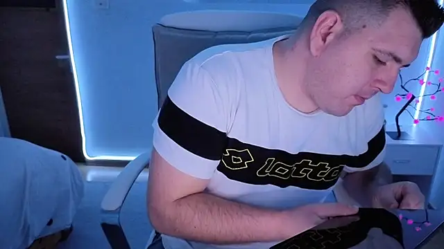 Snapshot of JasonJacks chatting on 11/16/25, 05:01 JasonJacks online show from 11/16/25, 05:01