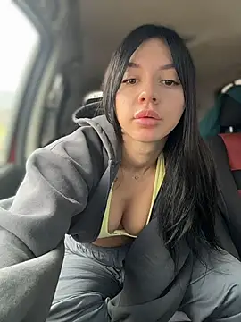 JulliaVegas online show from 05/17/26, 02:55
