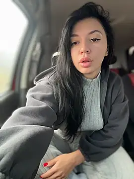 JulliaVegas online show from 05/06/26, 02:26