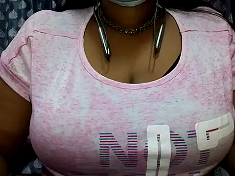 Snapshot of Tamilsathya2024 chatting on 03/18/25, 05:33 Tamilsathya2024 online show from 03/18/25, 05:33