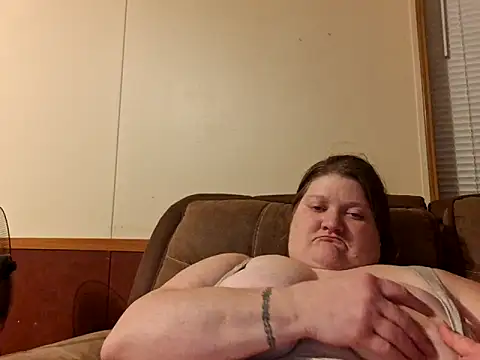 Snapshot of chrissybear84 chatting on 02/24/26, 05:41 chrissybear84 online show from 02/24/26, 05:41