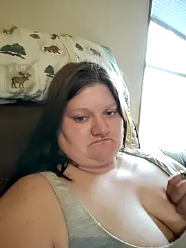 Snapshot of chrissybear84 chatting on 10/16/25, 08:39 chrissybear84 online show from 10/16/25, 08:39
