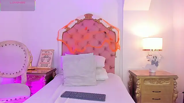 rebeca watsson online show from 10/30/25, 12:14