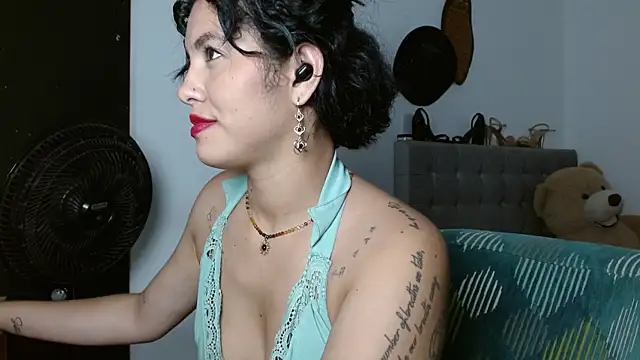 Sexy Lia  online show from 04/15/26, 02:50