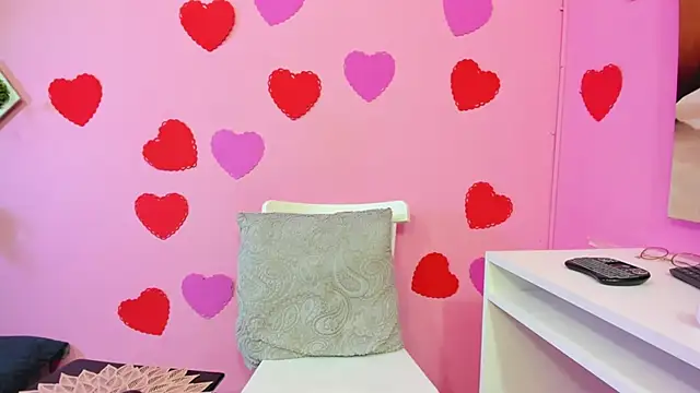 miss--flora online show from 02/23/25, 06:17